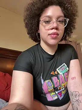 QueenNuttCollector online show from 03/25/26, 04:02