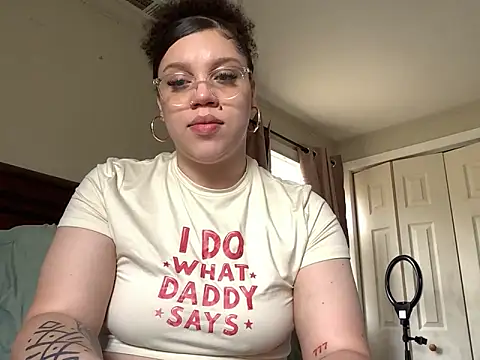 QueenNuttCollector online show from 04/20/26, 04:43