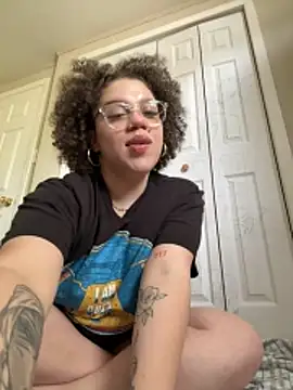 QueenNuttCollector online show from 04/24/26, 04:09