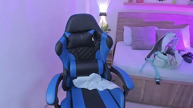 izaro22 online show from 09/15/25, 01:11