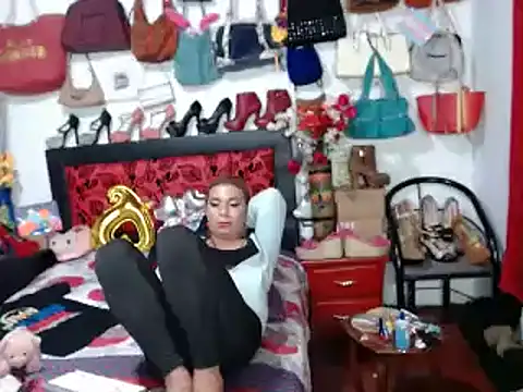 Snapshot of Xiaraa26 chatting on 03/17/25, 10:28 Xiaraa26 online show from 03/17/25, 10:28