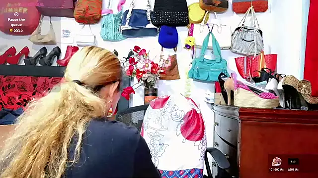 Snapshot of Xiaraa26 chatting on 09/11/25, 12:00 Xiaraa26 online show from 09/11/25, 12:00