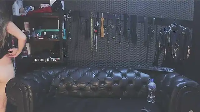 Snapshot of kimberly_swan chatting on 03/01/25, 08:21 kimberly swan online show from 03/01/25, 08:21