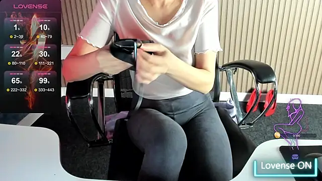 Snapshot of mommy_cum1 chatting on 04/28/26, 01:48 mommy cum1 online show from 04/28/26, 01:48