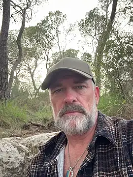 Snapshot of DaddybearVLC chatting on 02/25/25, 03:49 DaddybearVLC online show from 02/25/25, 03:49