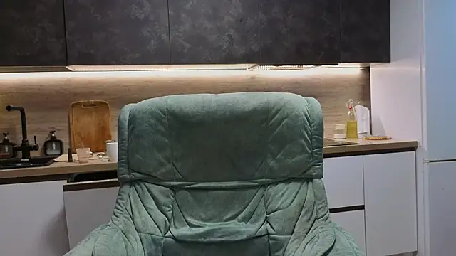 Katniss K online show from 04/23/26, 05:08