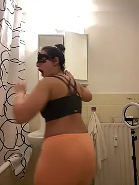 Sarahkhaalifa online show from 11/13/25, 09:36