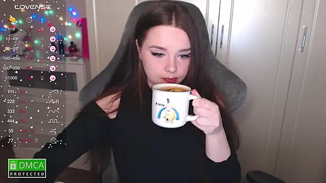 Snapshot of aliice_cutie chatting on 03/01/25, 08:42 aliice cutie online show from 03/01/25, 08:42