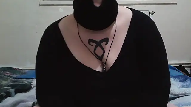 Lolabeluccia xh  online show from 11/17/25, 07:25