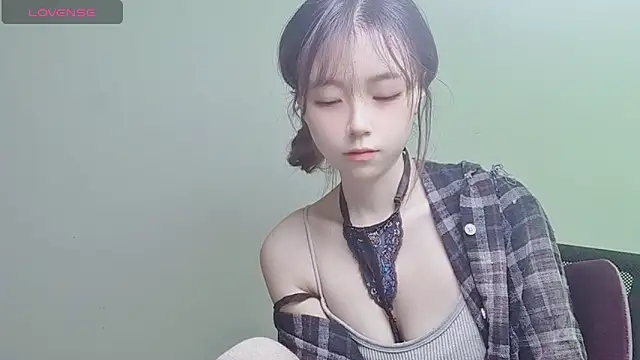 VaerySaenz online show from 12/17/24, 03:39