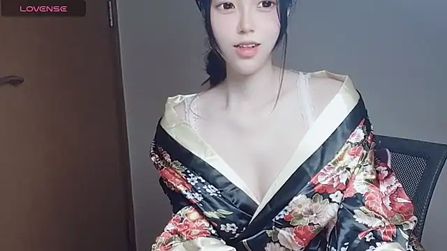 VaerySaenz online show from 11/24/25, 03:39