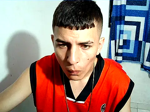 Snapshot of SHAT_SEX chatting on 11/05/25, 05:57 SHAT SEX online show from 11/05/25, 05:57