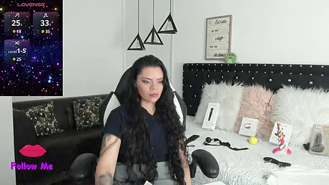 natasha logan  online show from 02/25/25, 01:17