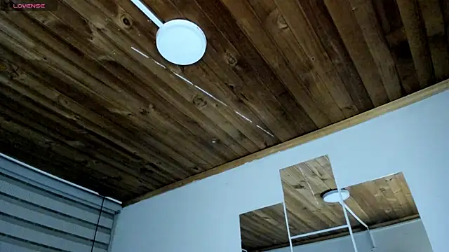 natasha logan  online show from 09/23/25, 04:04