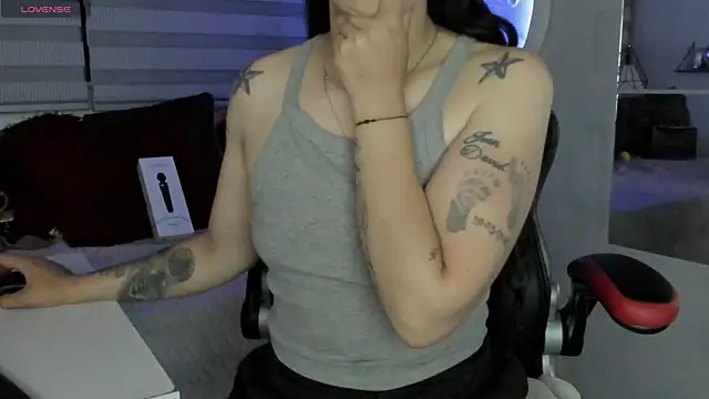 natasha logan  online show from 04/06/26, 03:37