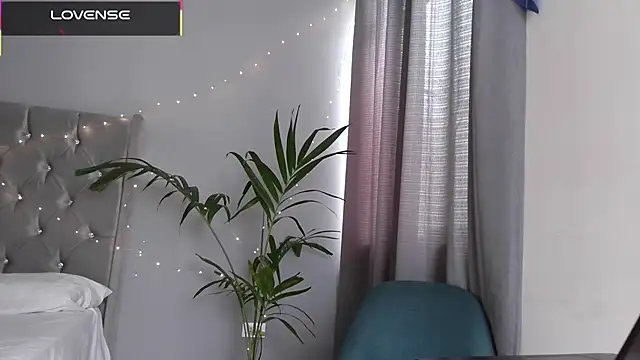 mini kunis online show from 12/13/25, 07:53