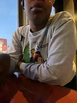 Snapshot of Lilli_Lovely chatting on 12/17/24, 10:54 Lilli Lovely online show from 12/17/24, 10:54