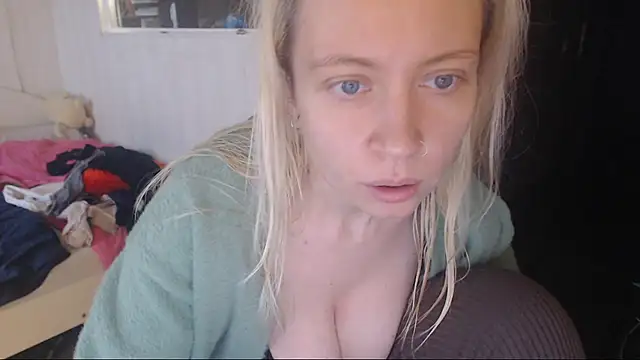 amanda kiss kiss online show from 11/28/25, 11:46