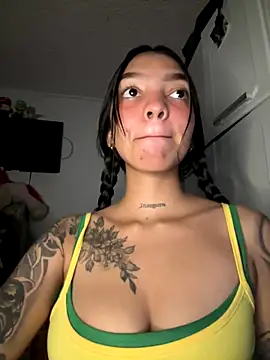 Snapshot of Valery_rhoades chatting on 12/21/25, 05:25 Valery rhoades online show from 12/21/25, 05:25