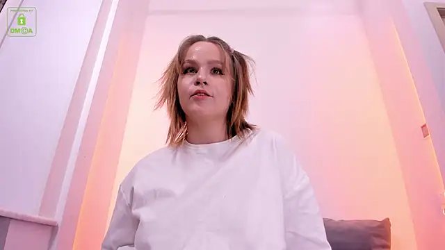 Snapshot of ErikaLust chatting on 12/09/24, 04:12 ErikaLust online show from 12/09/24, 04:12