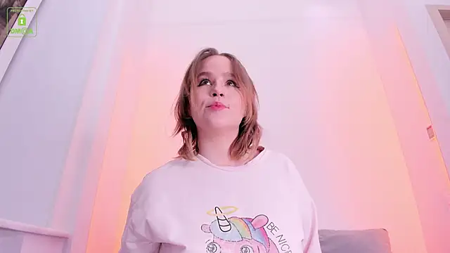 Snapshot of ErikaLust chatting on 12/29/24, 04:16 ErikaLust online show from 12/29/24, 04:16