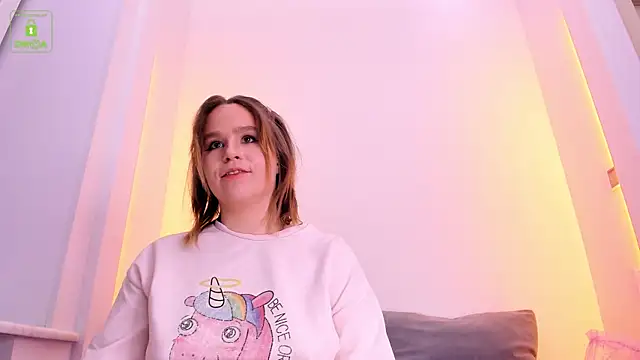 Snapshot of ErikaLust chatting on 01/04/25, 04:12 ErikaLust online show from 01/04/25, 04:12