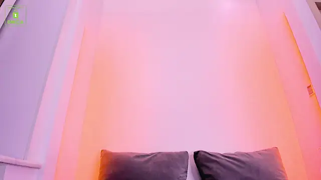 Snapshot of ErikaLust chatting on 01/05/25, 04:14 ErikaLust online show from 01/05/25, 04:14