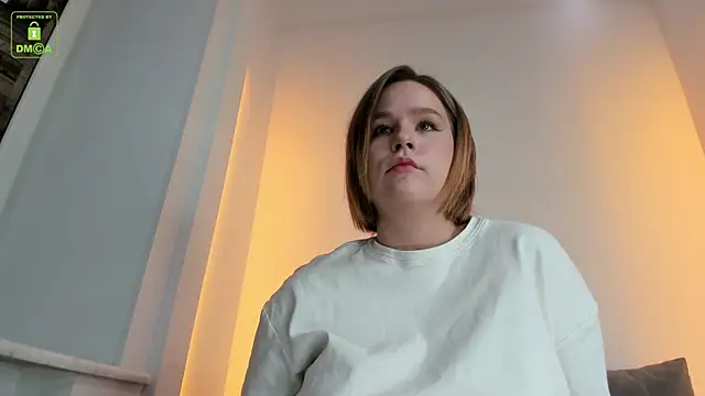 Snapshot of ErikaLust chatting on 02/06/25, 04:10 ErikaLust online show from 02/06/25, 04:10