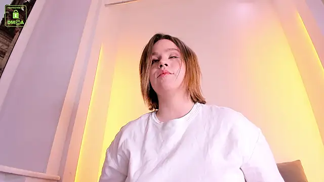 Snapshot of ErikaLust chatting on 03/03/25, 04:14 ErikaLust online show from 03/03/25, 04:14