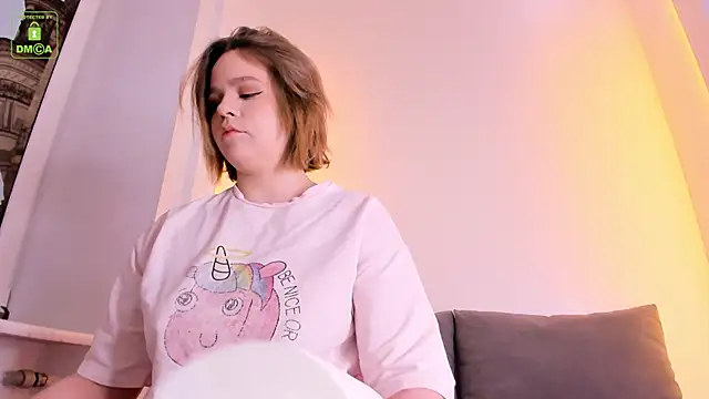 Snapshot of ErikaLust chatting on 03/04/25, 04:49 ErikaLust online show from 03/04/25, 04:49