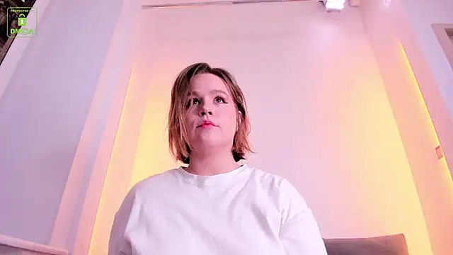 Snapshot of ErikaLust chatting on 03/06/25, 04:19 ErikaLust online show from 03/06/25, 04:19