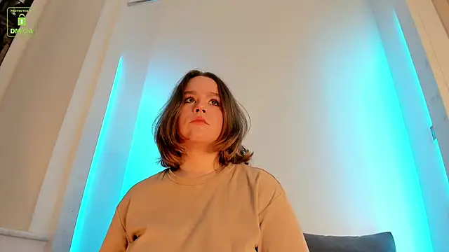 Snapshot of ErikaLust chatting on 10/10/25, 04:11 ErikaLust online show from 10/10/25, 04:11