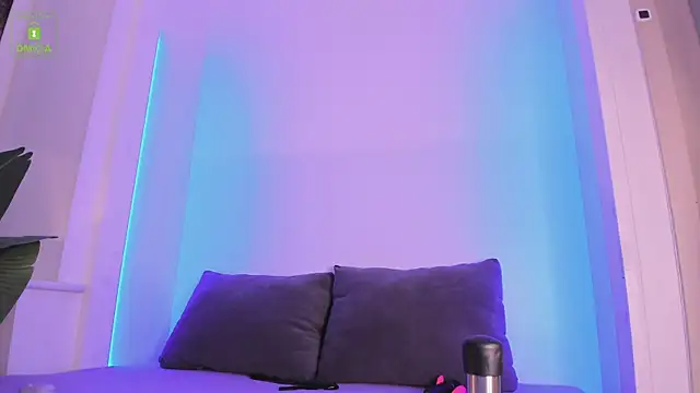 Snapshot of ErikaLust chatting on 10/16/25, 04:35 ErikaLust online show from 10/16/25, 04:35