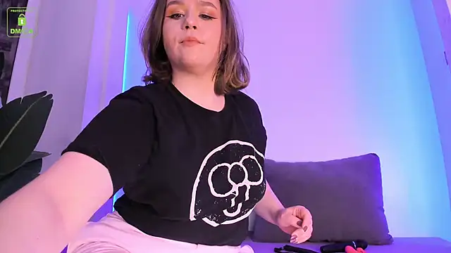 Snapshot of ErikaLust chatting on 10/22/25, 04:13 ErikaLust online show from 10/22/25, 04:13