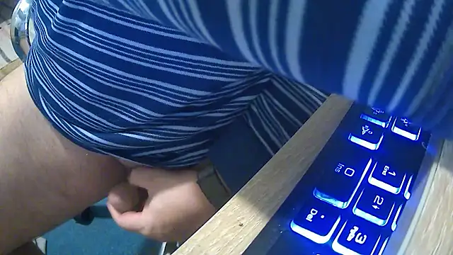 Snapshot of GYurmoka70 chatting on 10/26/25, 06:19 GYurmoka70 online show from 10/26/25, 06:19