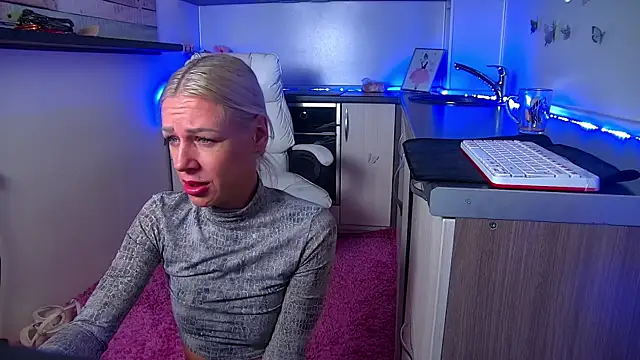 Skinny Nally online show from 04/21/26, 01:42