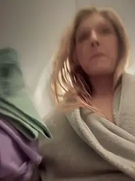 GoldenFlameGoddess online show from 02/25/25, 02:58