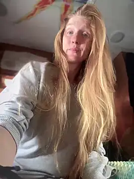 GoldenFlameGoddess online show from 03/05/25, 09:48