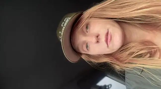 GoldenFlameGoddess online show from 03/20/25, 12:19