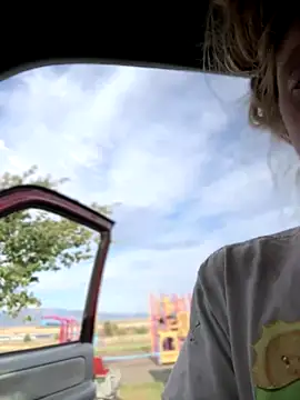 GoldenFlameGoddess online show from 09/19/25, 12:12