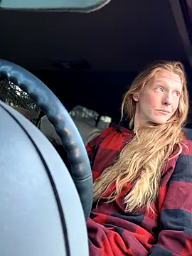 GoldenFlameGoddess online show from 09/30/25, 02:33