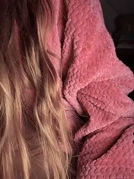 GoldenFlameGoddess online show from 10/23/25, 02:16