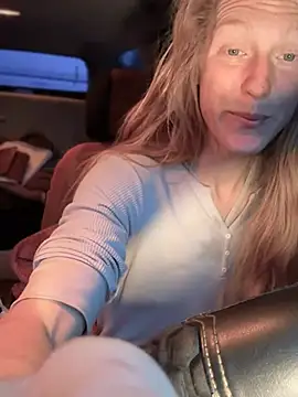 GoldenFlameGoddess online show from 02/11/26, 03:06