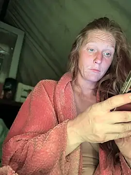 GoldenFlameGoddess online show from 04/22/26, 05:21