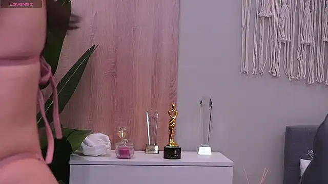 Molly Jons online show from 10/05/25, 01:04