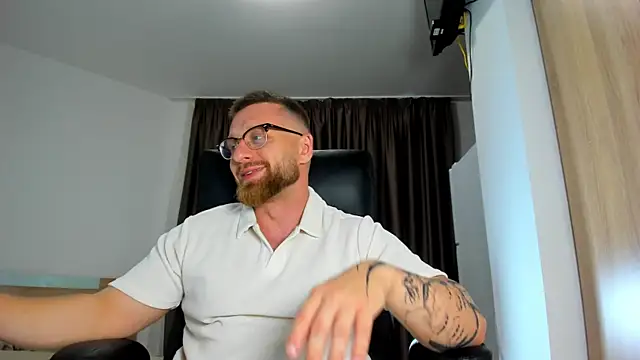Snapshot of Findom_guy chatting on 06/20/26, 05:27 Findom guy online show from 06/20/26, 05:27