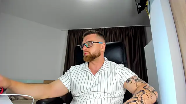 Snapshot of Findom_guy chatting on 06/21/26, 08:00 Findom guy online show from 06/21/26, 08:00