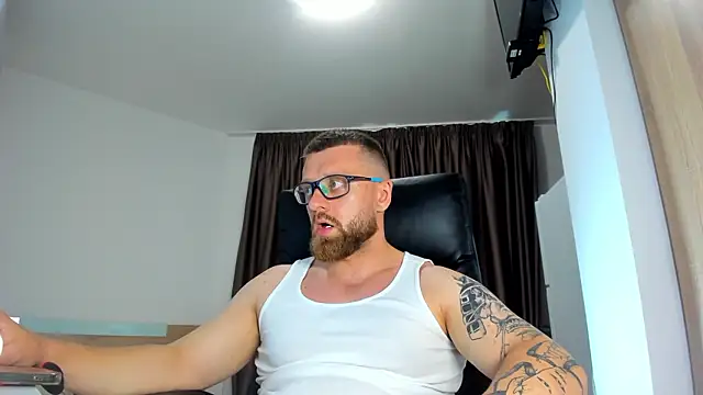 Snapshot of Findom_guy chatting on 07/07/26, 03:49 Findom guy online show from 07/07/26, 03:49
