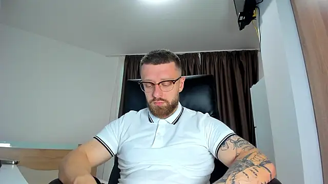 Snapshot of Findom_guy chatting on 07/20/26, 04:31 Findom guy online show from 07/20/26, 04:31