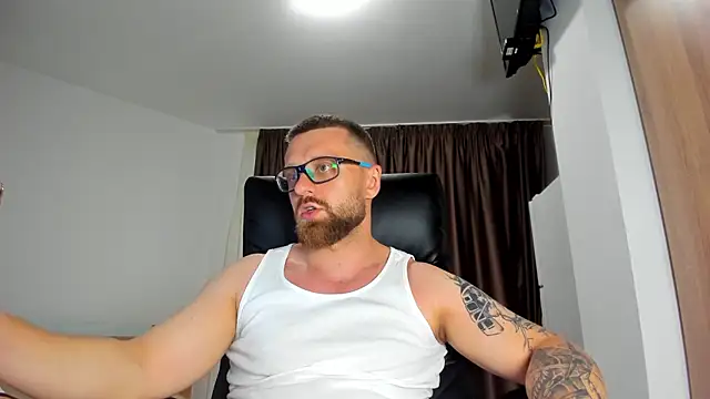 Snapshot of Findom_guy chatting on 07/22/26, 05:16 Findom guy online show from 07/22/26, 05:16